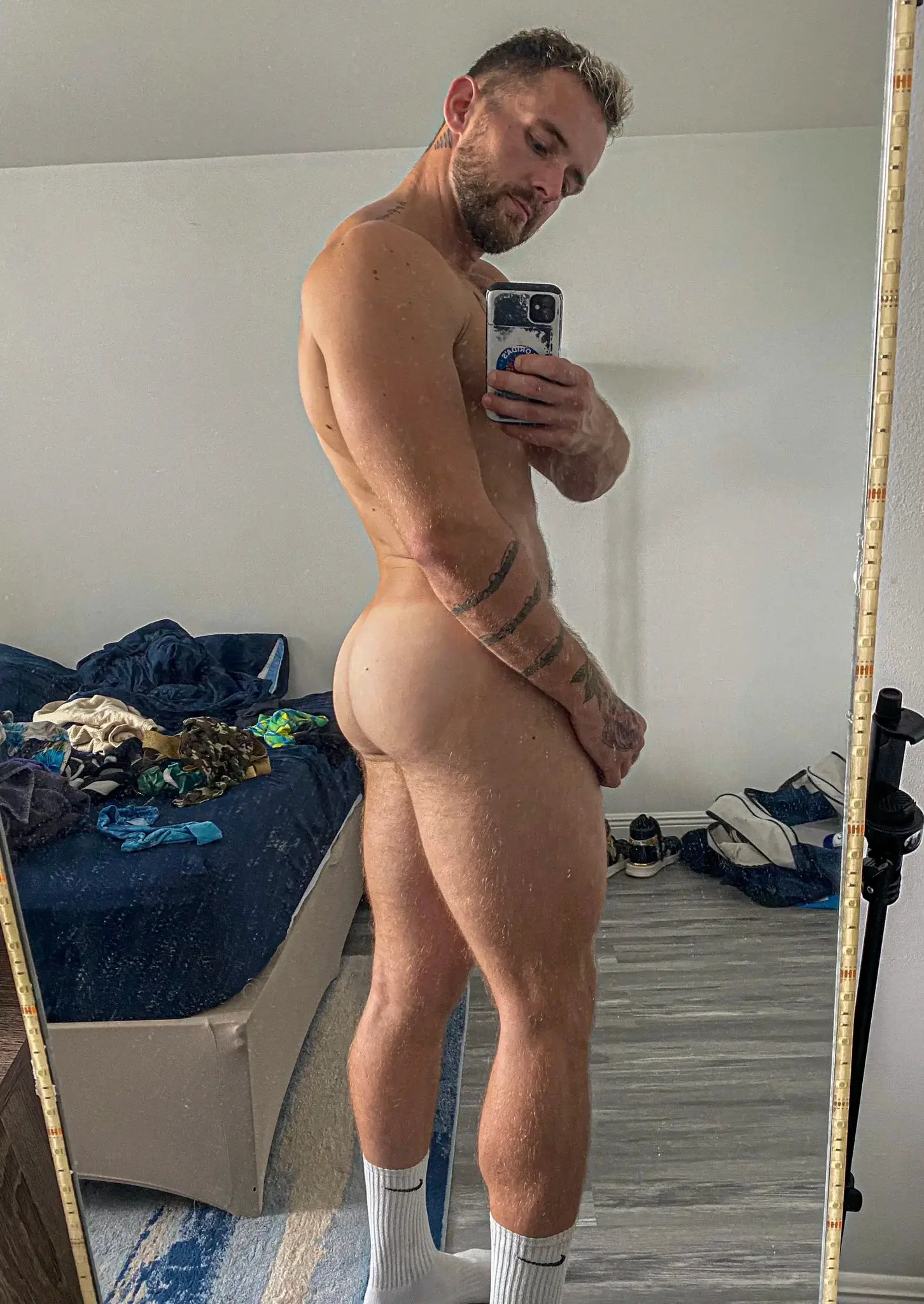 Timoté selfie nude